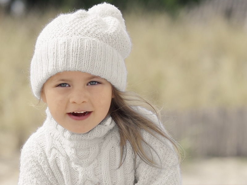 Зимние детские шапки спицами для девочек